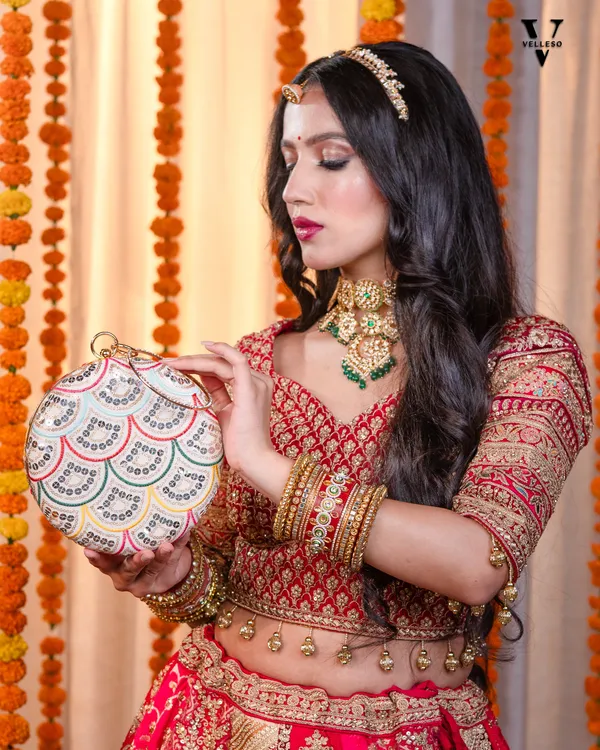 Noorani_Round_Embroidered_Mirror_Clutch_with_Bangle_Handle